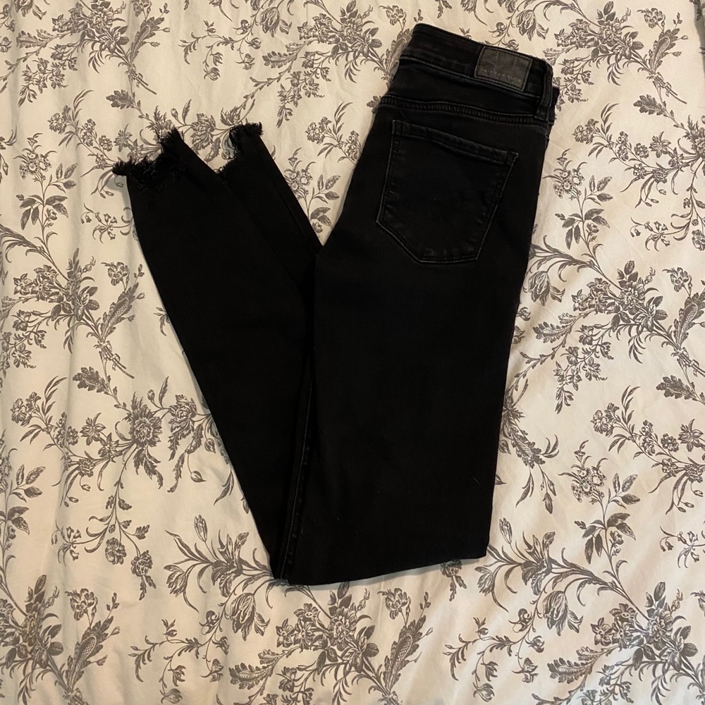 American Eagle black destroyed jegging
